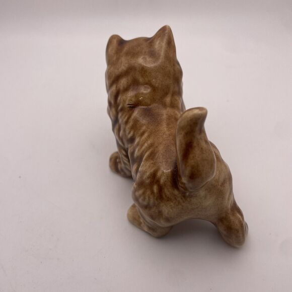 Vintage Ceramic Brown Cat Eyelashes Figurine Sweet Face Tail Up High - Picture 6 of 7
